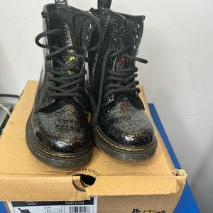 Kids Black with a SPLASH OF GLITTER DR MARTINS